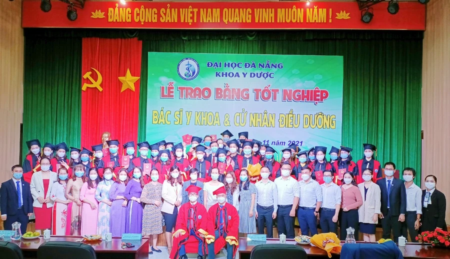 Lễ trao bằng tốt nghiệp.