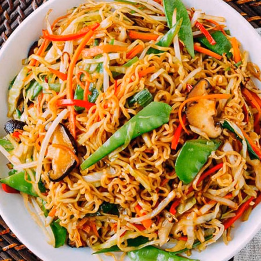 Học cách nấu mì xào cho bữa sáng đầy năng lượng - Ảnh 2