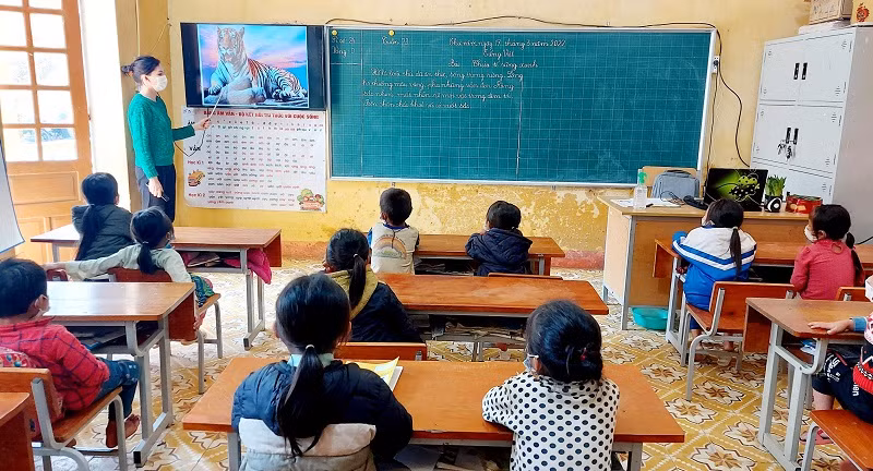 Công nghệ đã giúp cho giờ học hấp dẫn hơn (Giờ tiếng Việt lớp 1, Trường PTDT bán trú Xà Hồ của cô giáo Lưu Hồng Điệp)