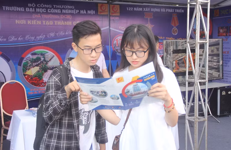 Tuyển sinh 2022 sẽ tăng thuận lợi cho thí sinh. Ảnh minh họa: TG