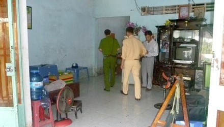 Công an khám nghiệm hiện trường vụ vây đánh khiến một người nhập viện.