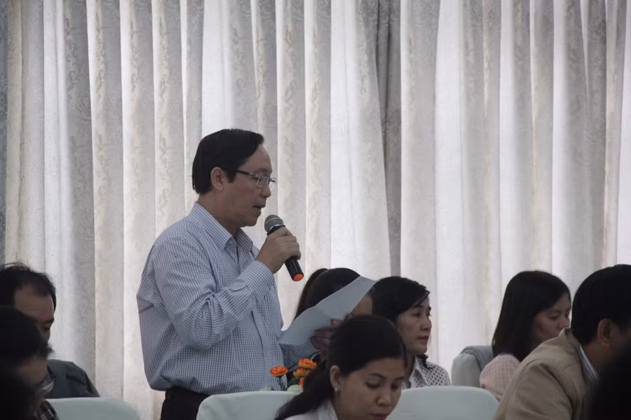 Đại biểu tham dự tham gia ý kiến góp ý