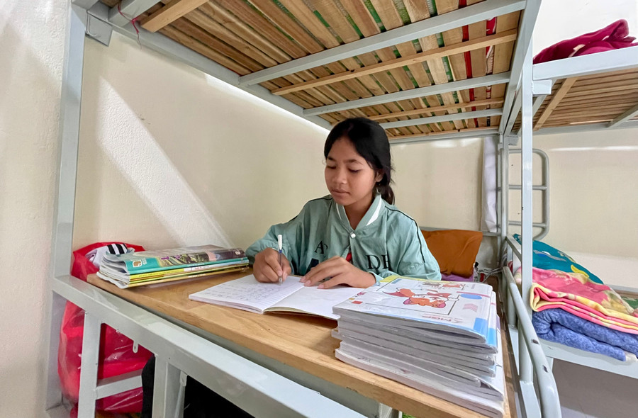 3 năm qua, Y Lê Na ở nội trú tại trường vì đường về nhà quá xa.