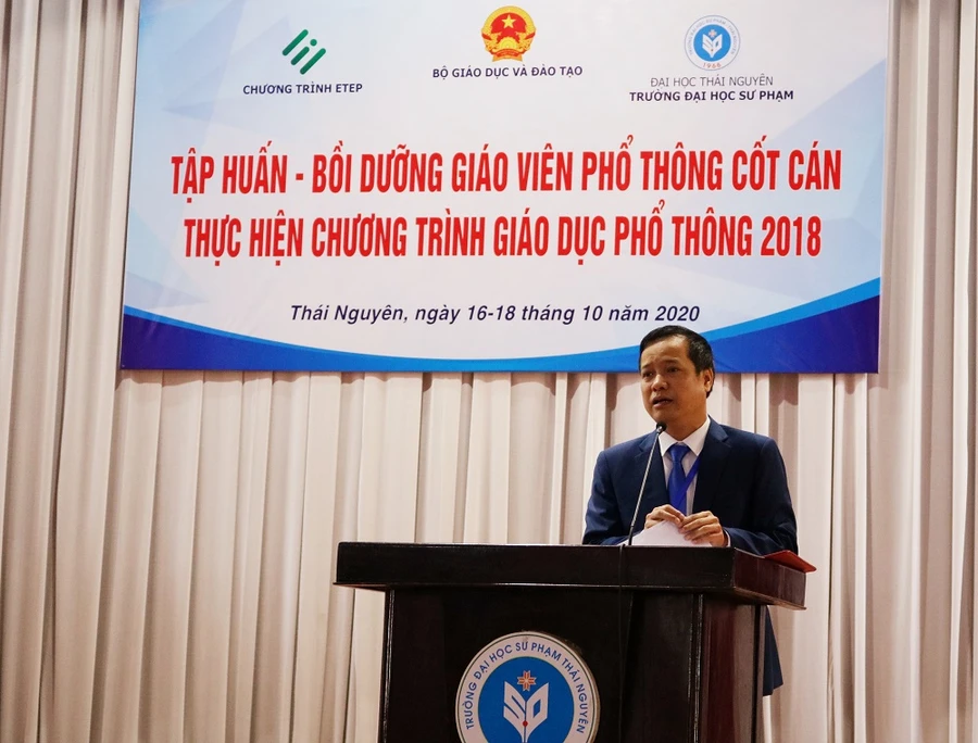 PGS.TS Mai Xuân Trường phát biểu khai mạc mạc khóa tập huấn bồi dưỡng giáo viên phổ thông cốt cán năm 2020 tại trường ĐH Sư phạm (ĐH Thái Nguyên) 