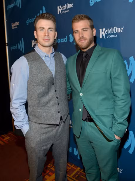 Nhung cap anh chi em noi tieng the gioi giong nhau nhu hai giot nuoc - Anh 10