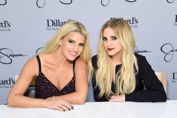 Những cặp anh chị em nổi tiếng thế giới giống nhau như hai giọt nước