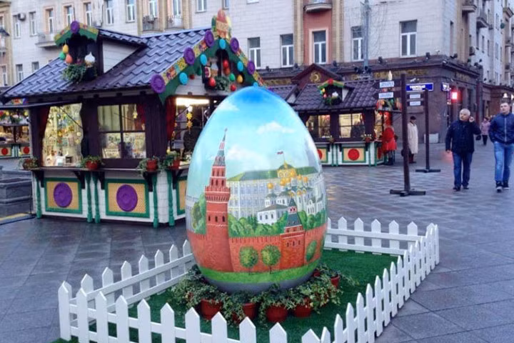 Ngắm những quả trứng khổng lồ trên đường phố Moscow mùa Phục sinh