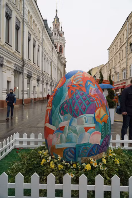 Ngam nhung qua trung khong lo tren duong pho Moscow mua Phuc sinh - Anh 13