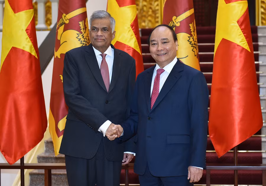 Thủ tướng Nguyễn Xuân Phúc và Thủ tướng Sri Lanka Ranil Wickremesinghe. Ảnh: VGP/Quang Hiếu