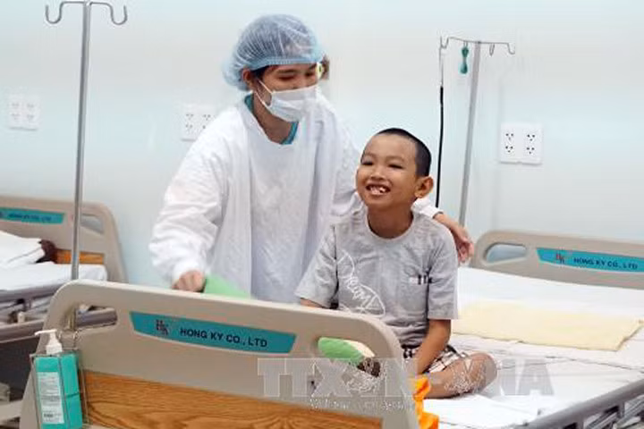 Thót tim với ca ghép gan đặc biệt: Cả người cho và nhận đều bất thường