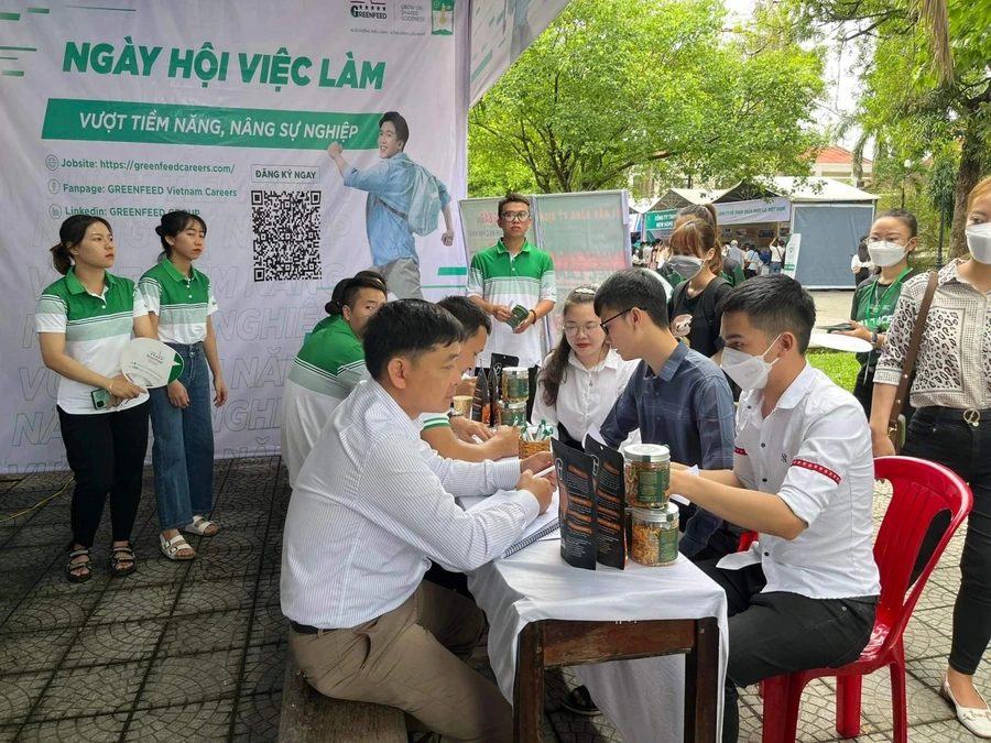 Ngày hội việc làm 2022" với chủ đề “Nghề nghiệp hôm nay – Tươi sáng ngày mai”.