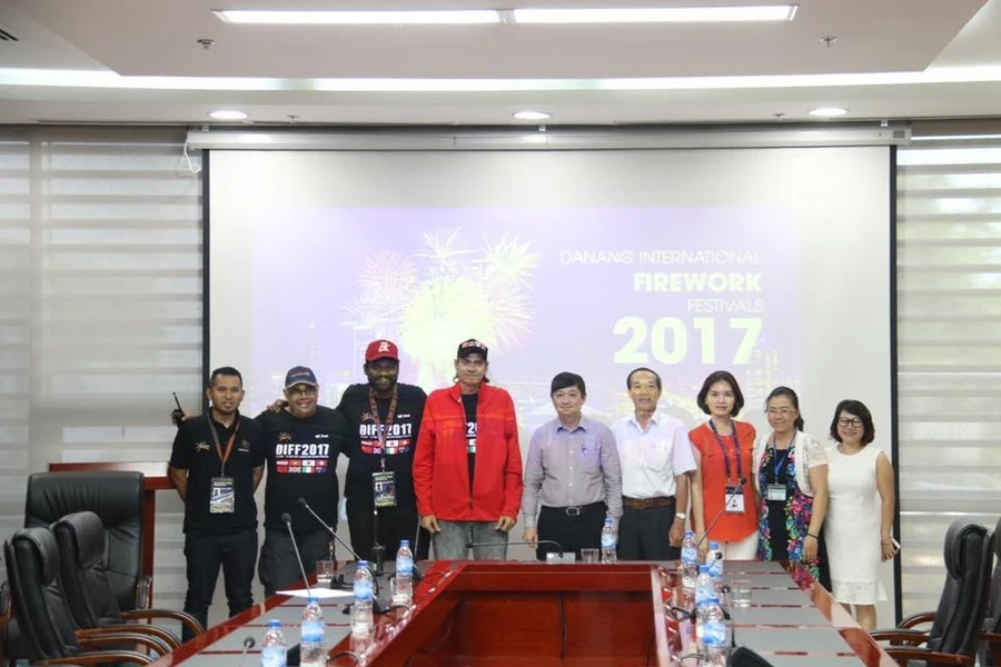 Ban Giám khảo DIFF2017gồm: họa sĩ, nhạc sĩ nổi tiếng tại Việt Nam, đại diện các Đại sứ quán, Trung tâm văn hoá nước ngoài và các tổ chức quốc tế am hiểu về các loại hình nghệ thuật.