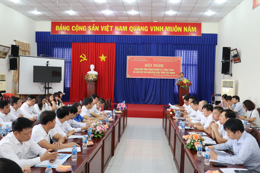 Hội nghị trao đổi tình hình quản lý, khai thác và bảo vệ tài nguyên của tỉnh Tây Ninh. Hội nghị trao đổi tình hình quản lý, khai thác và bảo vệ tài nguyên của tỉnh Tây Ninh.