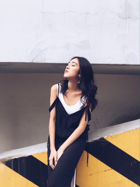 Streetstyle giới trẻ hai miền: đen trắng, đen trắng và… đen trắng! - Ảnh 8 Streetstyle gioi tre hai mien: den trang, den trang va… den trang! - Anh 8