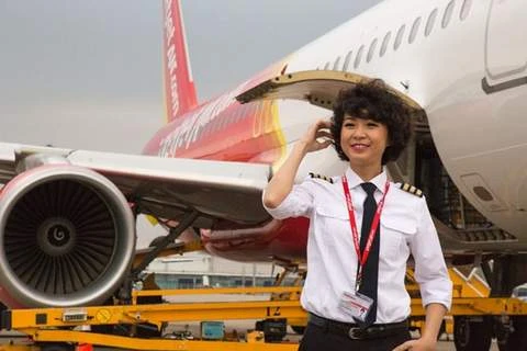 Nhan sắc nữ phi công xinh đẹp của VietJet Air