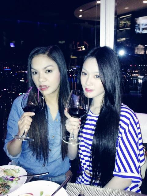 Chị ruột nóng bỏng “vượt mặt” chân dài Linh Chi ảnh 5 Được biết, dù cả 2 đều khá bận rộn song Linh Chi và chị vẫn thường xuyên dành thời gian cho nhau.