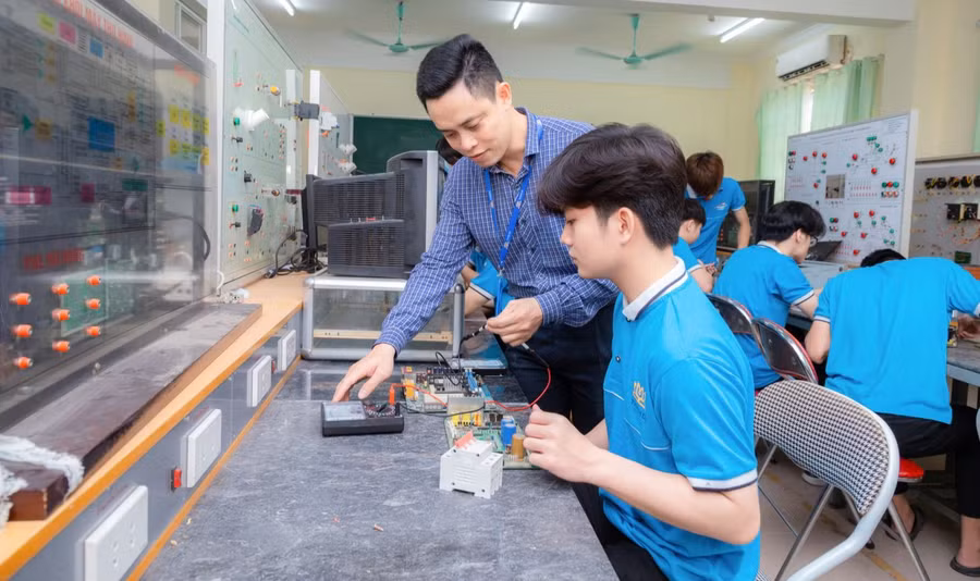 Giảng viên, sinh viên Trường ĐH Thành Đô. Ảnh: NTCC