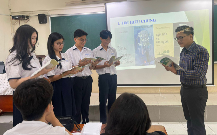 Tiết dạy của thầy Võ Minh Nghĩa. Ảnh: MA