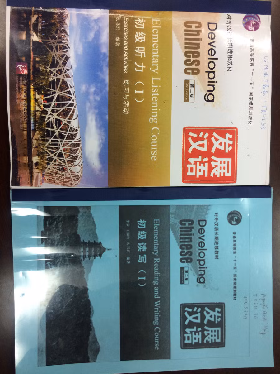 Cuốn giáo trình có hình ảnh "đường lưỡi bò".