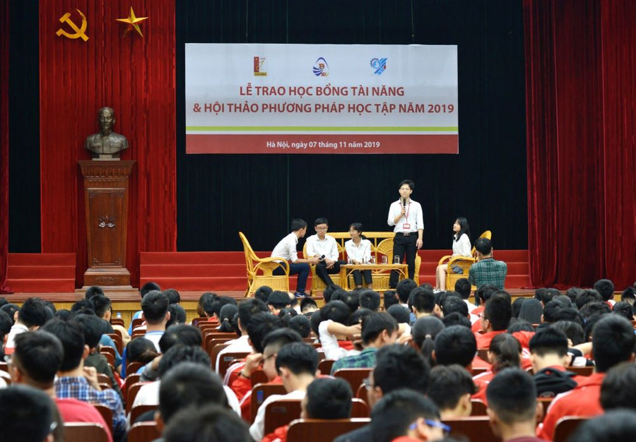 Trường ĐH Bách khoa Hà Nội tổ chức lễ trao học bổng tài năng và hội thảo phương pháp học tập năm 2019. Trường ĐH Bách khoa Hà Nội tổ chức lễ trao học bổng tài năng và hội thảo phương pháp học tập năm 2019.