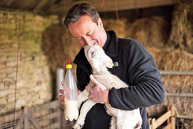 Khoảnh khắc ngộ nghĩnh của chính trị gia và các con vật ảnh 4