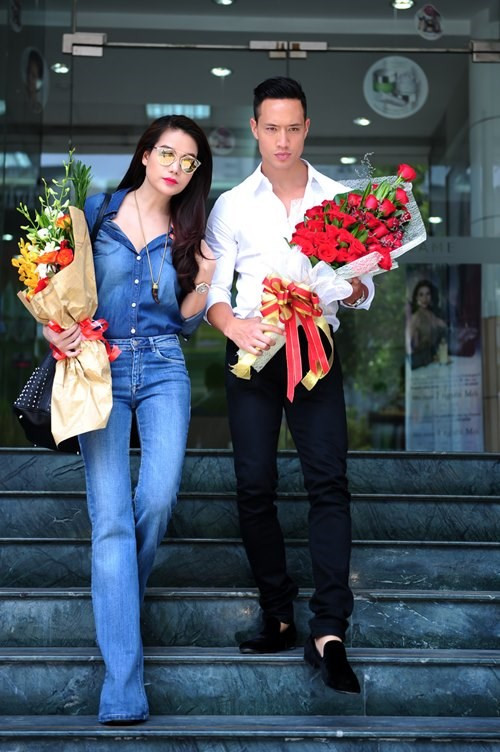 Trương Ngọc Ánh theo sát mọi bước đi của Kim Lý dù rất bận rộn. Trương Ngọc Ánh theo sát mọi bước đi của Kim Lý dù rất bận rộn.