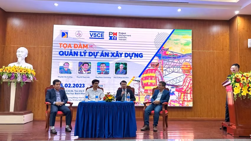 Bên cạnh các tham luận, các nhà quản lý, kỹ sư xây dựng đã giải đáp nhiều thắc mắc liên quan đến công việc thực tế của người làm quản lý dự án xây dựng.