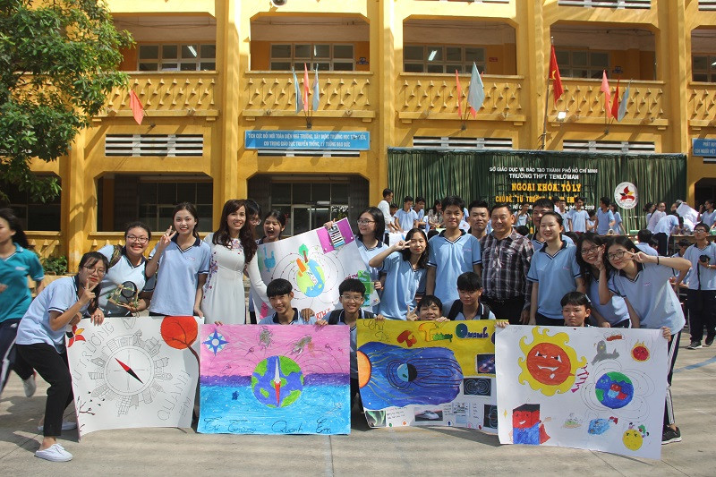 Niềm vui khi hoàn thành những bức tranh