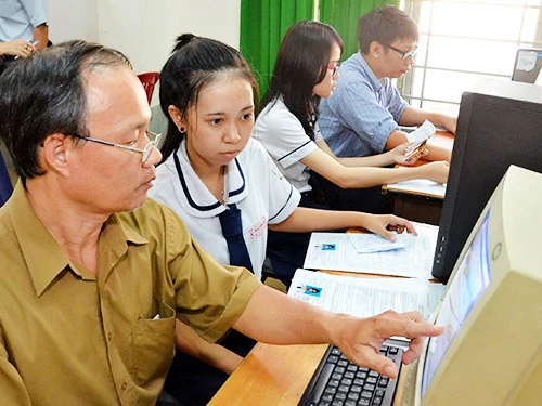 Hỗ trợ học sinh đăng ký xét tuyển ĐH, CĐ