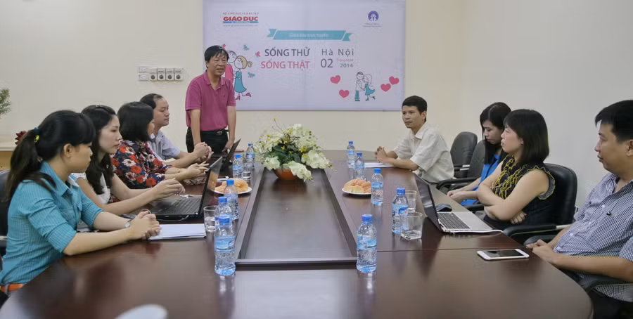 Tổng biên tập Nguyễn Ngọc Nam phát biểu khai mạc buổi giao trực tuyến "Sống thử - Sống thật"