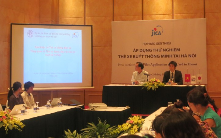 Hà Nội áp dụng thử nghiệm thẻ xe buýt thông minh
