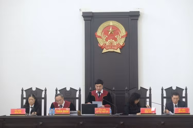 Hội đồng xét xử vụ án