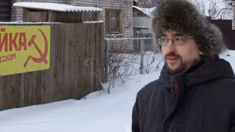 Khoang 300 nguoi Nga ky kien nghi dat ten pho Donald Trump - Anh 1