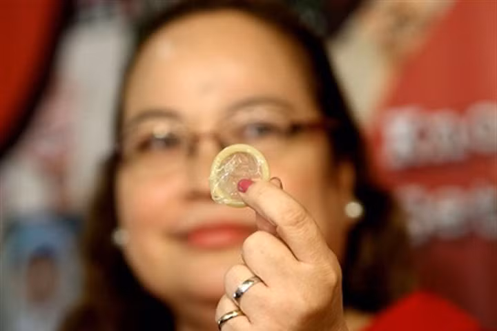 Bao cao su bị cấm phân phối tại trường công lập ở Philippines