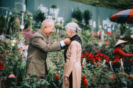 Xon xao bo anh ky niem ngay cuoi cua doi vo chong U90 - Anh 4