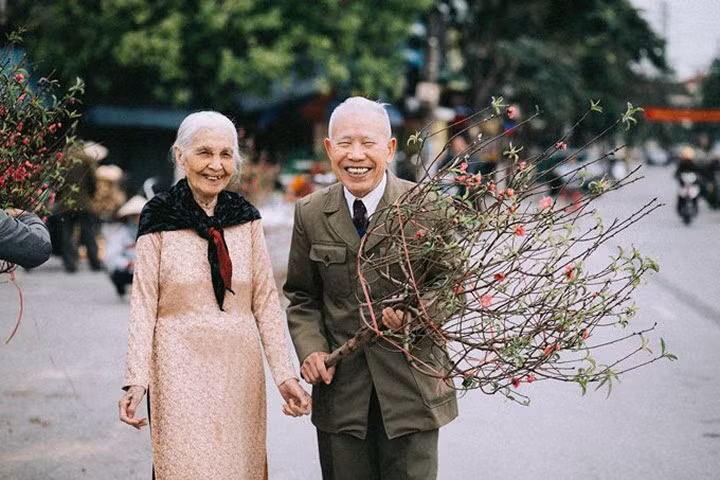 Xôn xao bộ ảnh kỷ niệm ngày cưới của đôi vợ chồng U90