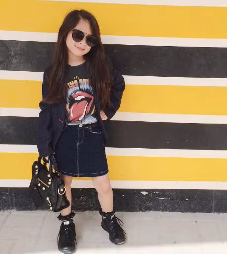 Me cu mac cho con the nay di choi cuoi tuan dam bao ai cung ngam nhin - Anh 6