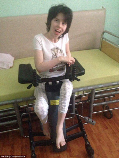 Đi đẻ bị hôn mê, người mẹ mở mắt tỉnh dậy thấy con gái đã 7 tuổi - Ảnh 5 Di de bi hon me, nguoi me mo mat tinh day thay con gai da 7 tuoi - Anh 5