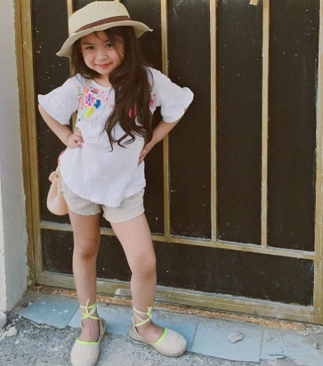 Mẹ cứ mặc cho con thế này đi chơi cuối tuần đảm bảo ai cũng ngắm nhìn - Ảnh 12 Me cu mac cho con the nay di choi cuoi tuan dam bao ai cung ngam nhin - Anh 12