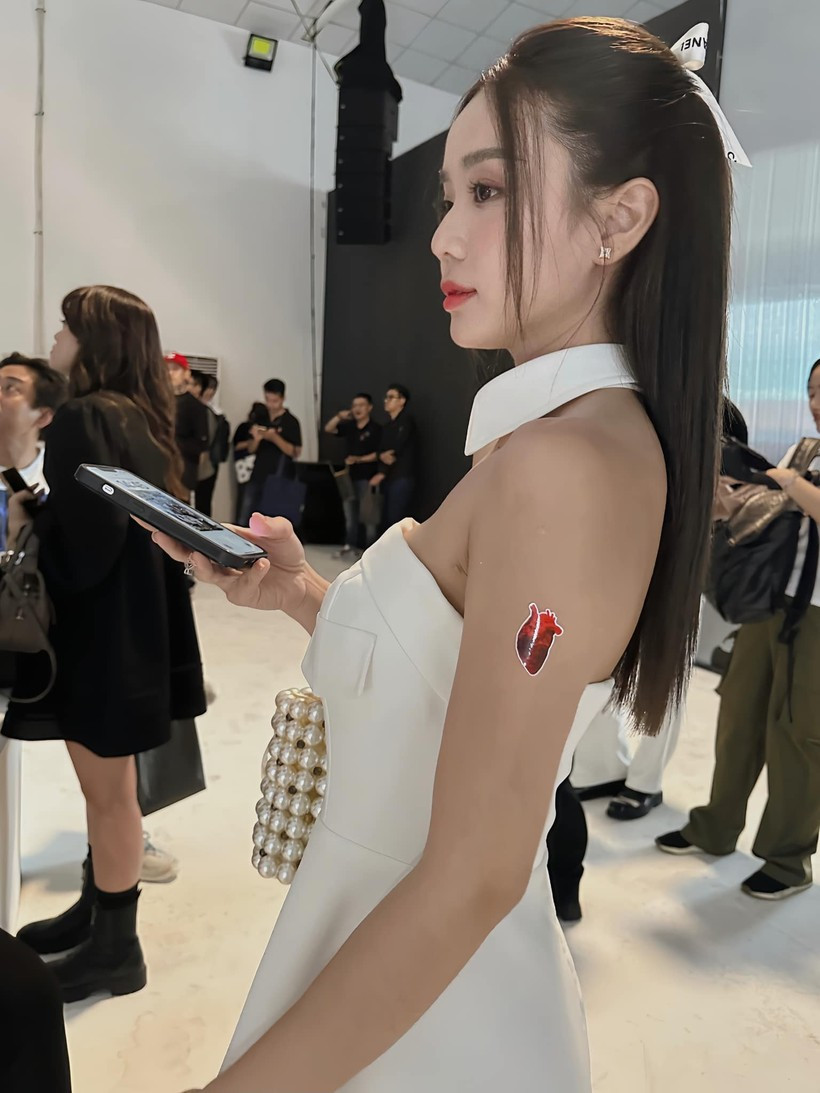 Cindy Lư (vợ cũ Hoài Lâm) công khai tới ủng hộ buổi ra mắt dự án mới của "tình cũ" Đạt G. Cindy Lư (vợ cũ Hoài Lâm) công khai tới ủng hộ buổi ra mắt dự án mới của "tình cũ" Đạt G.