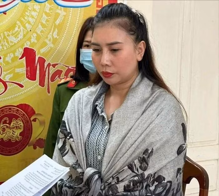 Phạm Thị Minh Phi bị cơ quan chức năng bắt giữ (Ảnh: V.T). Phạm Thị Minh Phi bị cơ quan chức năng bắt giữ (Ảnh: V.T).