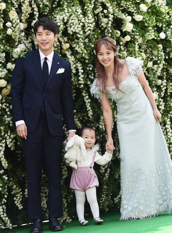 Cặp đôi Ki Tae Young và Eugene. Cặp đôi Ki Tae Young và Eugene.