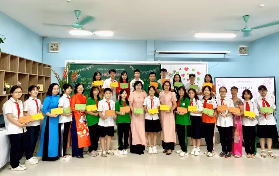 THCS Hoàng Hoa Thám với chủ đề: “Xây dựng trường học hạnh phúc năm học 2023-2024”.