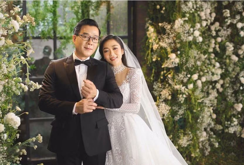 Cuộc hôn nhân chóng vánh của “Vua cá Koi” Thắng Ngô và Hà Thanh Xuân đã khiến nhiều người ngỡ ngàng. Cuộc hôn nhân chóng vánh của “Vua cá Koi” Thắng Ngô và Hà Thanh Xuân đã khiến nhiều người ngỡ ngàng.