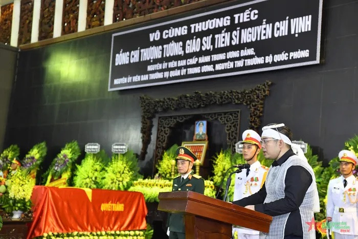 Ông Nguyễn Chí Đức, đại diện gia đình đồng chí Thượng tướng Nguyễn Chí Vịnh, gửi lời cảm ơn và đáp từ. Ảnh: TUẤN HUY Ông Nguyễn Chí Đức, đại diện gia đình đồng chí Thượng tướng Nguyễn Chí Vịnh, gửi lời cảm ơn và đáp từ. Ảnh: TUẤN HUY