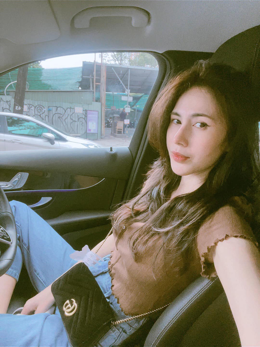 Thủy Tiên xuất hiện với diện mạo khác lạ khiến nhiều khán giả tò mò. Thủy Tiên xuất hiện với diện mạo khác lạ khiến nhiều khán giả tò mò.