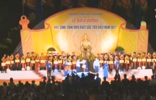 Lễ biểu dương học sinh, sinh viên Hải Phòng xuất sắc tiêu biểu năm 2017 