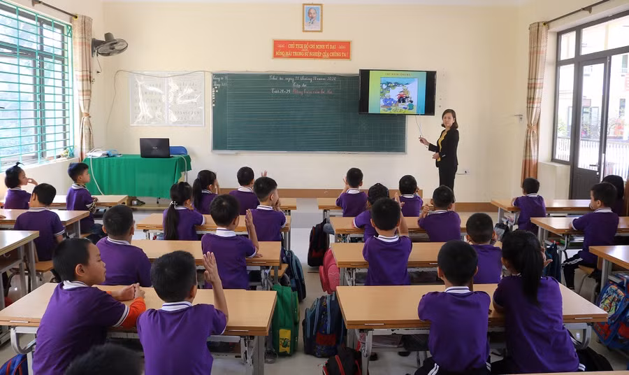 Giờ học của các em học sinh lớp 1, trường Tiểu học Thịnh Đức