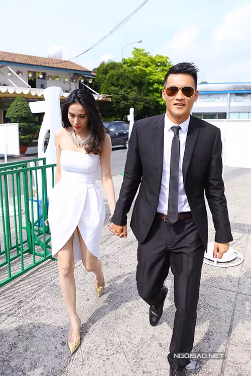 Thủy Tiên hạnh phúc được chồng chăm sóc tỉ mỉ ở sự kiện