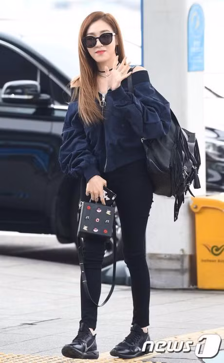 5 dang giay khong the thieu trong tu do mua dong cua phai dep - Anh 12